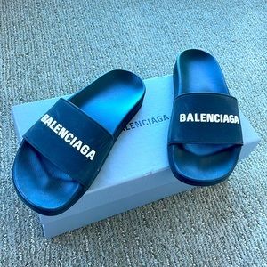 Balenciaga black rubber slide sandals size 37